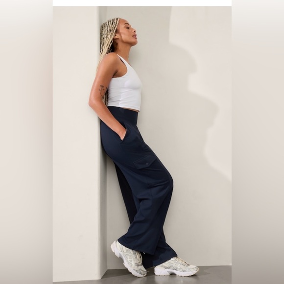 NWOT-Athleta Navy Venice Cargo Wide Leg Pant, Small - Picture 6 of 12